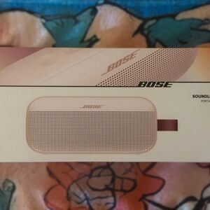 Bose SoundLink Portable Speaker in White